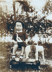 Foto van Rudolf Arnold MG (1911-2003) in Bandoeng (ongeveer 2013)